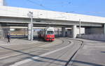 Wien Wiener Linien SL 26 (E1 4763 + c4 1309) XXII, Donaustadt, U-Bhf Hausfeldstraße am 14. Feber / Februar 2017.