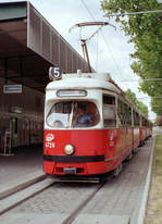 Wien Wiener Linien SL 5 (E1 4728) Neubaugürtel / Westbahnhof (Hst. Westbahnhof) am 25. Juli 2007. - Scan von einem Farbnegativ. Film: Agfa Vista 200. Kamera: Leica C2.