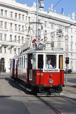 VEF M1 4152 und m3 5312 am 25.April 2015 als Zubringer zum Wiener Tramwaytag am Schwarzenbergplatz.