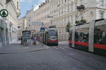 Wien Wiener Linien SL D (B 679) IX, Alsergrund, Porzellangasse / Seegasse (Hst. Seegasse) am 4. August 2010. - Scan von einem Farbnegativ. Film: Fuji S-200. Kamera: Leica CL.