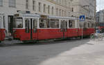Wien Wiener Linien SL D (E2 4029 + c5 1429) IX, Alsergrund, Porzellangasse / Bauernfeldplatz am 4. August 2010. - Scan von einem Farbnegativ. Film: Fuji S-200. Kamera: Leica CL.