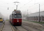 Wien Wiener Linien SL 6 (E2 4303) XI, Simmering, Simmeringer Hauptstraße am 16. Oktober 2017.