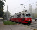 Wien Wiener Linien SL 6 (E1 4524 + c4 1308) XI, Simmering, Kaiserebersdorf, Pantucekgasse am 16. Oktober 2017.