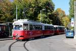 Wien Wiener Linien SL 49: Der Tw E1 4548 mit dem Bw c5 1372 verlässt am Nachmittag des 16.