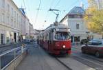 Wien Wiener Linien SL 49 (E1 4542 (Bombardier-Rotax 1975) + c4 13xx) XIV, Penzing, Hütteldorf, Linzer Straße / Satzberggasse am 16. Oktober 2017.