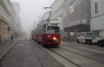 Wien Wiener Linien SL 49: Am Morgen des 20. Oktober 2017 hat der E1 4539 mit dem c4 1363 die Haltestelle Schweglerstraße in der Märzstraße (im 15. Stadtbezirk Rudolfsheim-Fünfhaus) gerade verlassen.