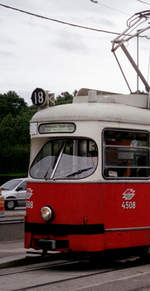 Wien Wiener Linien SL 18 (E1 4508) III, Landstraße, Landstraßer Gürtel / Prinz-Eugen-Straße / Arsenalstraße (Hst. Südbahnhof) am 6. August 2010. - Scan eines Farbnegativs. Film: Fuji S-200. Kamera: Leica C2.