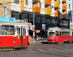 Wien Wiener Linien: Die Straßenbahnlinien 31 (E2) und 26 (E1 4786) treffen sich am Nachmittag des 20. April in der Straßenkreuzung Brünner Straße / Schloßhofer Straße / Am Spitz im 21. Bezirk Floridsdorf.