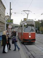 Wien Wiener Linien SL 38 (E2 4003) XIX, Döbling, Döblinger Hauptstraße / Glatzgasse am 22. Oktober 2010. - Scan eines Farbnegativs. Film: Kodak Advantix 200-2. Kamera: Leica C2.