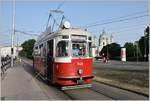 Sonderfahrt mit Wagen 548 beim Karlsplatz in Wien.