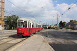 Wien Wiener Linien SL 25 (c4 1323 (Bombardier-Rotax 1974) + E1 4774 (SGP 1972)) XXII, Donaustadt, Erzherzog-Karl-Straße am 26. Juli 2018.