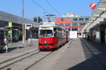 Wien Wiener Linien SL 25 (E1 4774 (SGP 1972) + c4 1323 (Bombardier-Rotax 1974)) XXII, Donaustadt, Hst. Donauspital am 25. Juli 2018.