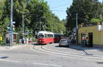Wien Wiener Linien SL 49 (E1 4519 (Lohnerwerke 1973) + c4 1360 (Bombardier-Rotax 1976)) XIV, Penzing, Hütteldorf, Endstation Hütteldorf, Bujattigasse (Einstieg) am 31. Juli 2018.
