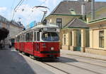 Wien Wiener Linien SL 49 (E1 4554 + c4 1356) XIV, Penzing, Hütteldorf, Linzer Straße am 24. Juli 2018. - Hersteller des Tw und des Bw: Bombardier-Rotax, vorm. Lohnerwerke, in Wien-Floridsdorf. Bj: 1976.