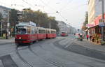 Wien Wiener Linien SL 30 (E1 4795 (SGP 1972) + c4 1325 (Bombardier-Rotax 1974)) XXI, Floridsdorf, Brünner Straße / Peitlgasse am Morgen des 18. Oktober 2018. - Der Zug hat seinen  Morgendienst  beendet und kehrt zum (Straßenbahnbetriebs-)Bahnhof Floridsdorf zurück. 