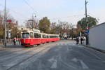 Wien Wiener Linien SL 2 (E2 4024 (SGP 1979) + c4 1424 (Bombardier-Rotax 1978)) I, Innere Stadt, Rathausplatz / Parlament am 18. Oktober 2018.