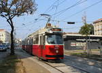 Wien Wiener Linien SL 6 (E2 4322 (Bombardier-Rotax 1990)) XV, Rudolfsheim-Fünfhaus, Fünfhaus, Neubaugürtel / Märzstraße am 19. Oktober 2018.