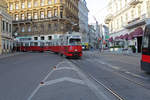 Wien Wiener Linien SL 49 (E1 4513 + c4 1338) VII, Neubau, Burggasse / Breite Gasse am 15. Oktober 2018. - Hersteller des Tw E1 4513: Lohnerwerke in Wien-Floridsdorf. Bj: 1972. Hersteller des Bw c4 1338: Bombardier-Rotax, vorm. Lohnerwerke. Bj: 1975. 