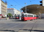 Wien Wiener Linien SL 49 (E1 4554 + c4 1364 (Beide Wagen: Bombardier-Rotax, vorm. Lohnerwerke, 1976) XV, Rudolfsheim-Fünfhaus / VII, Neubau, Neubaugürtel / Märzstraße am 30. Juni 2017.