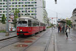 Wien Wiener Linien SL 25 (E1 4363 (SGP 1976) + c4 1323 (Bombardier-Rotax 1974)) XXII, Donaustadt, Hirschstetten, Konstanziagasse / Erzherzog-Karl-Straße (Hst. Konstanziagasse) am 9. Mai 2019.