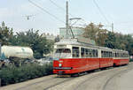 Wien: Die Wiener Straßenbahnen vor 50 Jahren: SL O (E1 4682) III, Landstraße, Landstraßer Gürtel / Prinz-Eugen-Straße / Arsenalstraße am 1. September 1969. - Die GT6 des Typs E1 sind seit Ende Januar 1967 in Betrieb; die ersten Fahrzeuge wurden auf die Linien 16, 38 und O eingesetzt. - Die Serie 4461 - 4560 wurde von den Lohnerwerken in Wien-Floridsdorf (bis 4524) und von Bombardier-Rotax, vorm. Lohnerwerke(n) (ab 4525) gebaut. Baujahre: 1967 - 1976. - Hersteller der Serie 4631 - 4868: Simmering-Graz-Pauker, Werk Simmering (SGP) in Wien-Simmering. Diese Serie wurde in den Jahren 1966 bis 1976 hergestellt. Der E1 4682 wurde 1968 an die Wiener Verkehrsbetriebe (WVB) geliefert. - Neuer Scan eines Farbnegativs. Film: Kodak Kodacolor X. Kamera: Kodak Retina Automatic II.