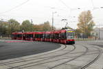 Wien Wiener Linien SL 6: Der ULF B1 766 biegt von der Absberggasse in die Gudrunstraße.