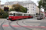 Wien Wiener Linien SL 49 (E1 4548 + c4 1356 (Bombardier-Rotax 1975 bzw. 1976)) VII, Neubau, Urban-Loritz-Platz / Neubaugürtel am 18. Oktober 2019. - In der Morgen-HVZ verkehrte noch der E1 4548 mit dem c4 1356, am Ende der HVZ zog aber die Garnitur in den Straßenbahnbetriebsbahnhof Rudolfsheim ein. 