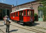 Historische Fahrzeuge sind immer ein Blickfang und werden oft fotografiert. So war dieser Triebwagen vom Typ N (Nr. 2861) beim Tramwaytag 2018 am 16.5.2018 im Wiener Tramwaymuseum im Fokus eines Fotografen.