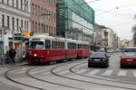 Wien Wiener Stadtwerke-Verkehrsbetriebe / Wiener Linien: Gelenktriebwagen des Typs E1: Am 23. März 2016 hält ein Zug der SL 6 bestehend aus dem E1 4518 (Lohnerwerke 1973) und dem c3 1272 (Lohnerwerke 1961) in der Hst. Absberggasse (X, Favoriten, Quellenstraße / Absberggasse). - Die Haltestelle heißt seit September 2019 Schrankenberggasse.