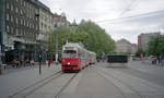 Wien Wiener Stadtwerke-Verkehrsbetriebe / Wiener Linien: Gelenktriebwagen des Typs E1: E1 4519 mit dem c3 1261 als SL 1 Schwedenplatz (I, Innere Stadt) am 2. Mai 2009. - Hersteller und Baujahre der Straßenbahnfahrzeuge: Lohnerwerke 1973 bzw. 1961. - Scan eines Farbnegativs. Film: Fuji S 200. Kamera: Leica C2.