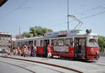 Wien Wiener Stadtwerke-Verkehrsbetriebe / Wiener Linien: Gelenktriebwagen des Typs E1: Am 26. Juli 2007 hält der E1 4536 (Bombardier-Rotax 1974) auf der SL 10 in der Endstation Hietzing, Kennedybrücke. - Neuer Scan eines Farbnegativs. Film: Agfa Vista 200. Kamera: Leica C2.