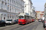 Wien Wiener Stadtwerke-Verkehrsbetriebe / Wiener Linien: Gelenktriebwagen des Typs E1: Am Nachmittag des 28. Juni 2017 befindet sich eine E1+c4-Garnitur bestehend aus dem Tw E1 4539 und dem Bw c4 1360 auf der SL 5 in der Laudongasse. - Hersteller und Baujahre der Straßenbahnfahrzeuge: Bombardier-Rotax. vorm. Lohnerwerke, 1974 bzw. 1976.