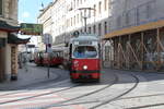 Wien Wiener Stadtwerke-Verkehrsbetriebe / Wiener Linien: Gelenktriebwagen des Typs E1: Motiv: E1 4551 + c4 1372 als SL 5. Aufnahmeort und -datum: VIII, Josefstadt, Blindengasse / Josefstädter Straße (Hst. Blindengasse) am 10. Juli 2014. - Hersteller der Straßenbahnfahrzeuge: Bombardier-Rotax, vorm. Lohnerwerke. Baujahre: 1975 bzw. 1977.