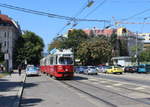 Wien Wiener Stadtwerke-Verkehrsbetriebe / Wiener Linien: Gelenktriebwagen des Typs E1: Motiv: E1 4554 + c4 1356 auf der SL 49. Ort: XIV, Penzing, Breitensee, Hütteldorfer Straße / Matznergasse. Datum: 31. Juli 2018. - Hersteller und Baujahr der Straßenbahnfahrzeuge: Bombardier-Rotax. vorm. Lohnerwerke, 1976.