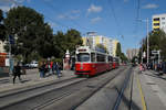 Am 10.9.2020 warteten mehrere Schüler gerade auf die Straßenbahn an der Haltestelle Prinzgasse im 22.