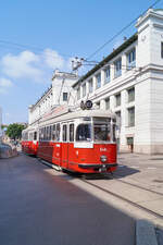 Anlsslich des Tramwaytages am 06.05.2017 im Betriebsbahnhof Grtel waren historische Fahrzeuge als Zubringer zwischen der Haltestelle Schottentor und dem Bahnhof Grtel unterwegs. An der Stadtbahnstation Nudorfer Strae ist ein L-l3-Zug aus Triebwagen 548 und Beiwagen 1852 gerade auf den Weg in Richtung Ring gemacht.