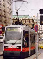 Ein Wagen vom Typ ULF Version A(Ultra Low Floor) in Wien. Ein Exemplar war im Oktober 2004 in Berlin auf der Linie 3 im Gasteinsatz.