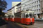 Wien Tw 516 mit den 2xBw 1707 und 1729, Wiedner Hauptstrae, 09.09.1987.
