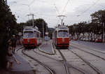 Wien Wiener Stadtwerke-Verkehrsbetriebe (WVB) SL 62 (E2 4030 (SGP 1979)) / SL 60/62 (E2 4039 (SGP 1980)) XIII, Hietzing, Lainz, Wolkersbergenstraße (Endstation) im Juli 1992.