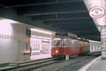 Wien Wiener Stadtwerke-Verkehrsbetriebe (WVB) SL G2 (L4 537 (SGP 1961)) Haltestelle Lerchenfelder Straße (U-Strab) am 29.