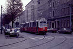 Wien Wiener Stadtwerke-Verkehrsbetriebe (WVB) SL 6 (E2 4003 (SGP 1978) + c5 1411 (Bombardier-Rotax 1978)) X, Favoriten, Quellenstraße / Knöllgasse im Oktober 1978. - Scan eines Diapositivs. Film: Kodak Ektachrome. Kamera: Leica CL.