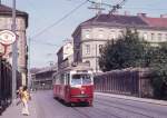 Wien Wiener Stadtwerke-Verkehrsbetriebe (WVB) SL 42 (E1 4775 (SGP 1972)) XVIII, Währing, Kreuzgasse / Vinzenzgasse am 17. Juli 1974. - Scan eines Diapositivs. Film: AGFA CT 18. Kamera: Minolta SRT-101.