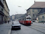 Wien WVB Allerheiligen-Verkehr 1976: SL 35 (E1 4633 (SGP 1966)) III, Landstraße, Rennweg am 1. November 1976. - Scan eines Diapositivs. Film: Kodak Ektachrome. Kamera: Leica CL.