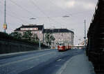 Wien Wiener Stadtwerke-Verkehrsbetriebe (WVB) SL 6 (c2 1051 (Lohnerwerke 1956)) X, Favoriten,  Gudrunstraße im Juli 1977. - Scan eines Diapositivs. Kamera: Leica CL.