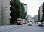 Wien Wiener Stadtwerke-Verkehrsbetriebe (WVB) SL 8 (E1 4843 (SGP 1975)) XII, Meidling, Theresienbadgasse im Juli 1977. - Scan eines Diapositivs. Kamera: Leica CL.