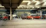 Wien WVB Hauptwerkstätte eines Tages im Oktober 1979: In einer der Hallen befinden sich u.a. die Triebwagen L4 557 und E1 4765 sowie der Beiwagen c4 1308.
