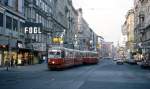 Eine Erinnerung an die Straßenbahn in der Mariahilfer Straße: E1 4703 ist im Sommer 1995 auf der Linie 52 eingesetzt