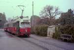 Wien Wiener Verkehrsbetriebe SL 60 (E1 4520 + c2/3) Rodaun am 2. November 1975. Der Gelenktriebwagen, den die Firma Lohner 1973 lieferte, ist noch in Betrieb. - Scan von einem Farbnegativ. Film: Kodacolor II. Kamera: Kodak Retina Automatic II.