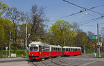 E1 4554 + c4 1362 als Linie 52 am Weg zum Westbahnhof an der Kreuzung Schloßallee Mariahilfer Straße in schönsten Frühlingssonne mit passenden Farben für diese schöne