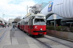 Wien Wiener Linien SL 25 (E1 4744 + c4 1339) U-Bahnhof Kagran am 21. März 2016.